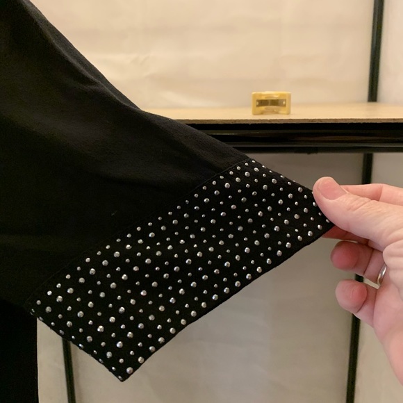 Gorgeous Little Black Shift Dress w/Accent Detail - Picture 4 of 14